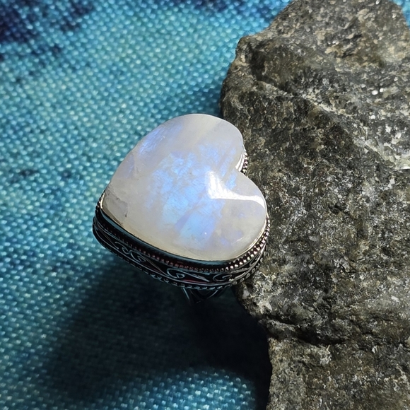 Rainbow Moonstone Heart Ring Size 8 Hand Crafted 925 Sterling Silver Overlay - Picture 6 of 10